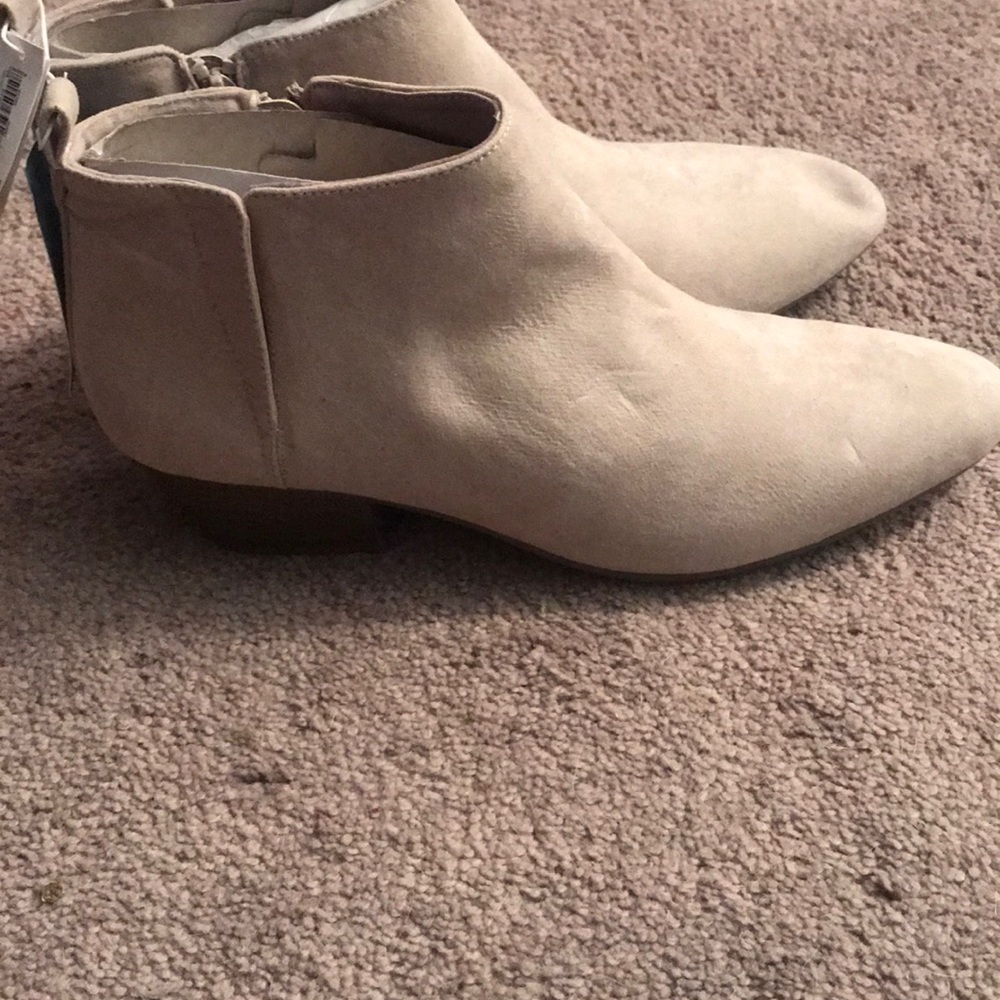 Boots - Picture 3 of 3